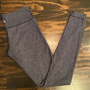 Lululemon midrise 25inch inseam size 6